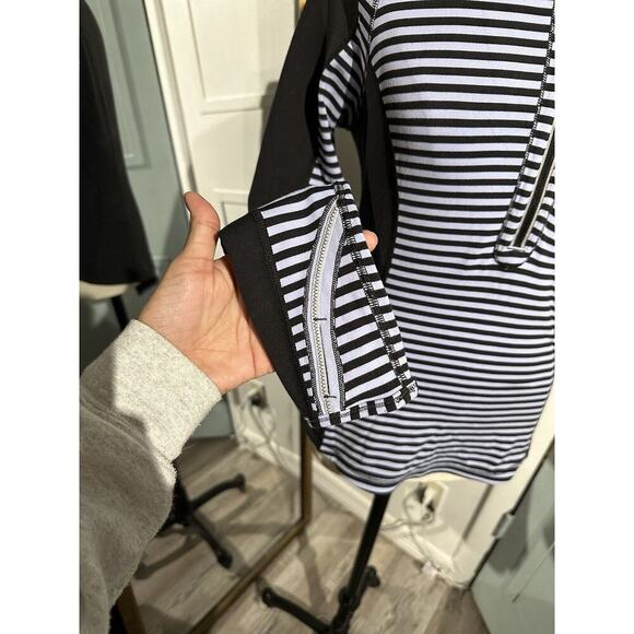 Lululemon Run U Turn 1/2 Zip Top Striped Long Sleeve Reversible Pullover Size 2 - Picture 2 of 7